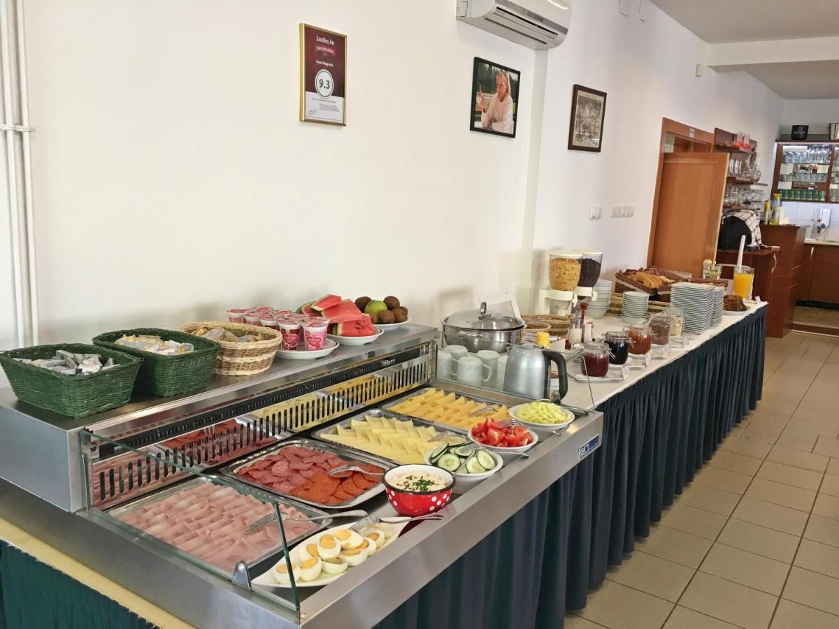 Hotel Magnolia Balatonszepezd Luaran gambar