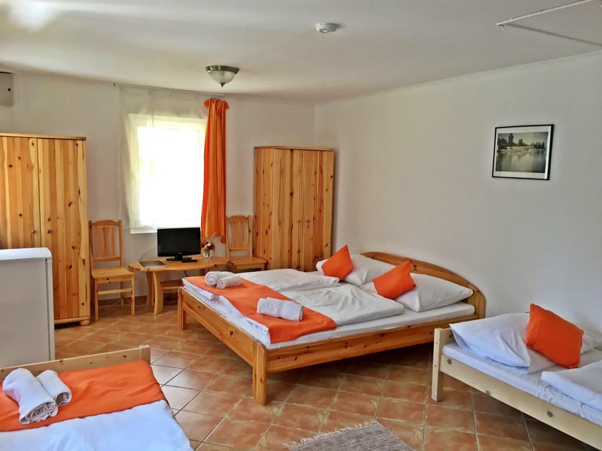 Hotel Magnolia Balatonszepezd Luaran gambar